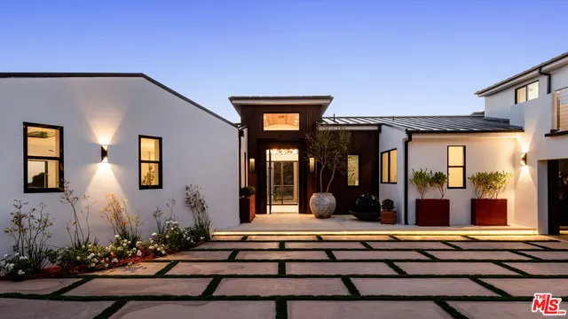 a view of house with a outdoor space