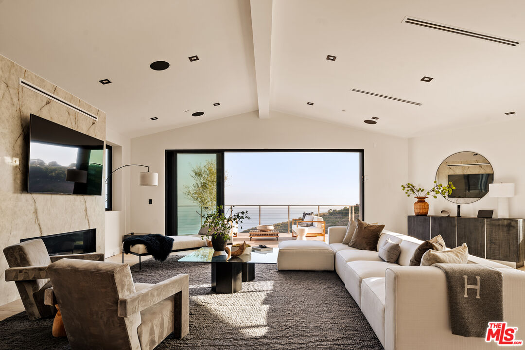 5877 Trancas Canyon Road Malibu, CA 90265 - Photo 3 of 30