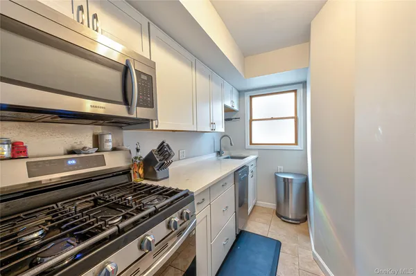 $759,000 | 912 Pacific Street, Lindenhurst, NY 11757