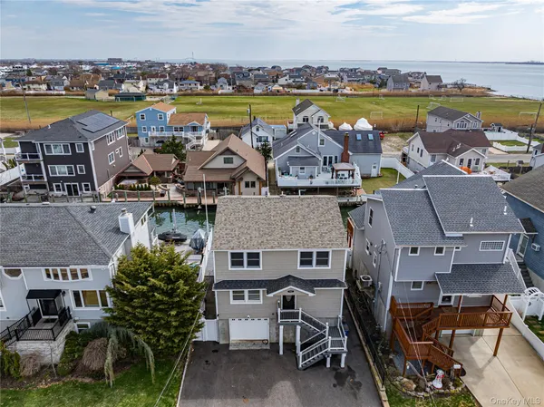 $759,000 | 912 Pacific Street, Lindenhurst, NY 11757