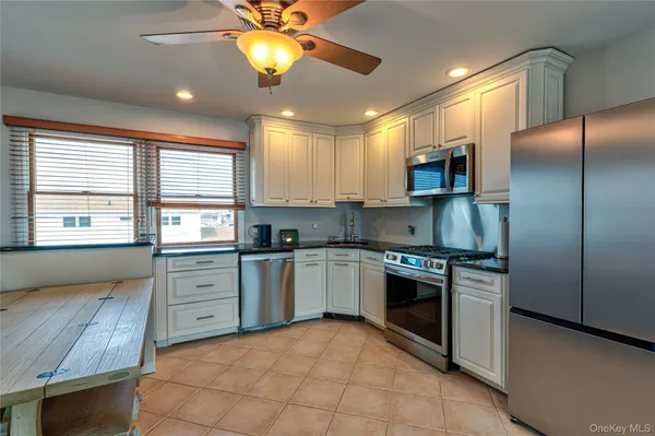 $759,000 | 912 Pacific Street, Lindenhurst, NY 11757