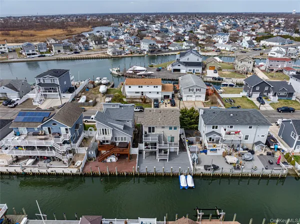 $759,000 | 912 Pacific Street, Lindenhurst, NY 11757