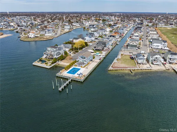 $759,000 | 912 Pacific Street, Lindenhurst, NY 11757