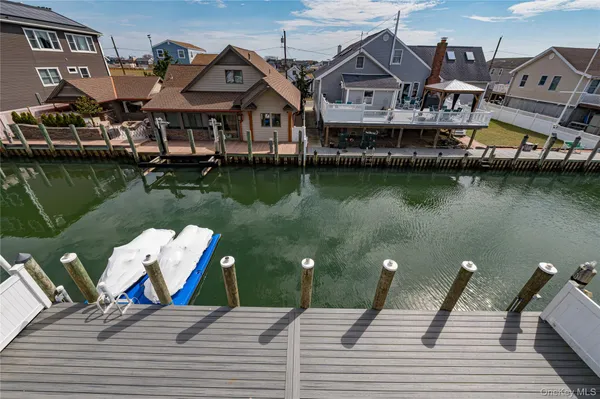 $759,000 | 912 Pacific Street, Lindenhurst, NY 11757