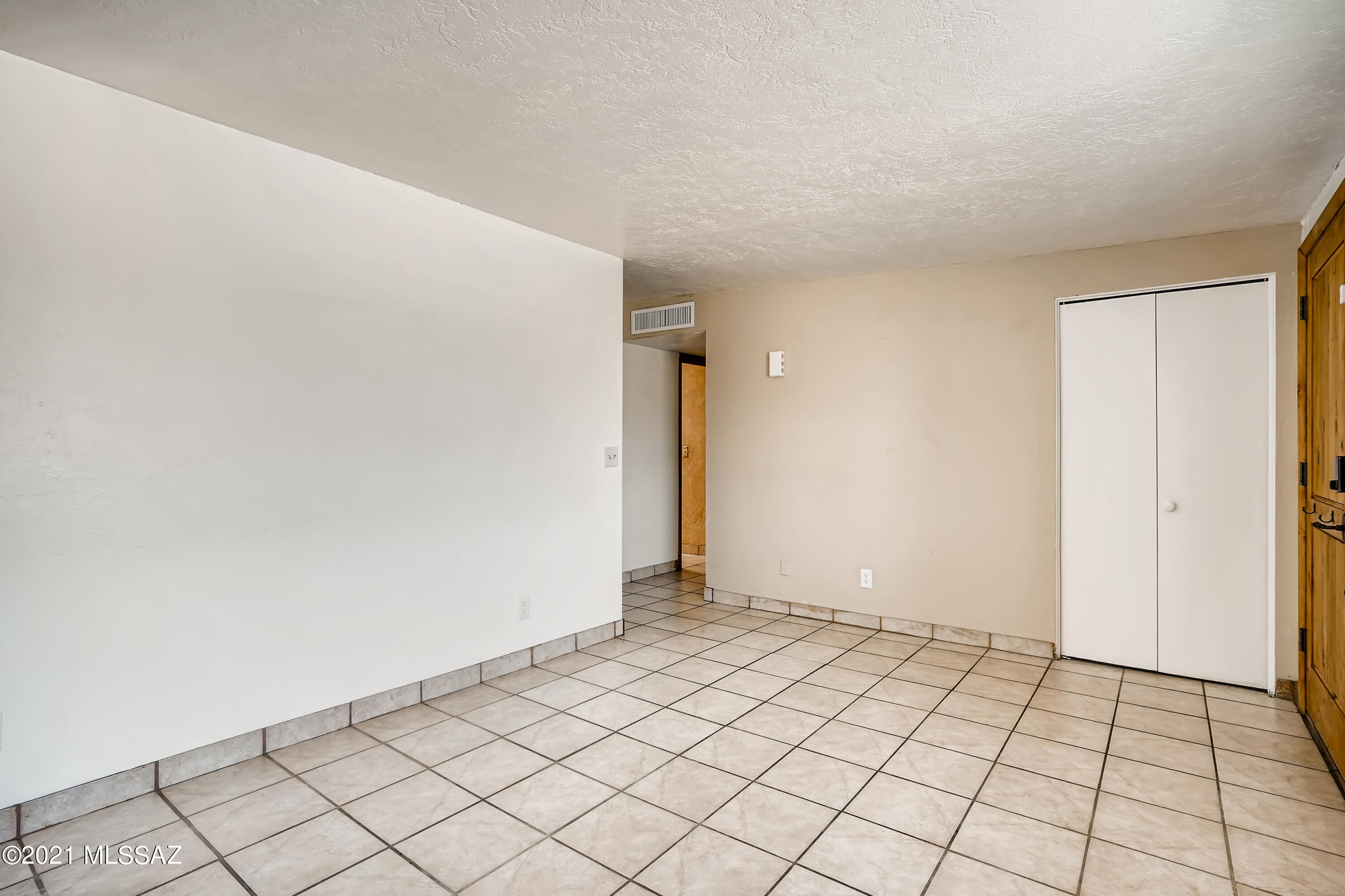 8320 East Rolling Ridge Street Tucson, AZ 85710 - Photo 6 of 32 Gallery Image 6