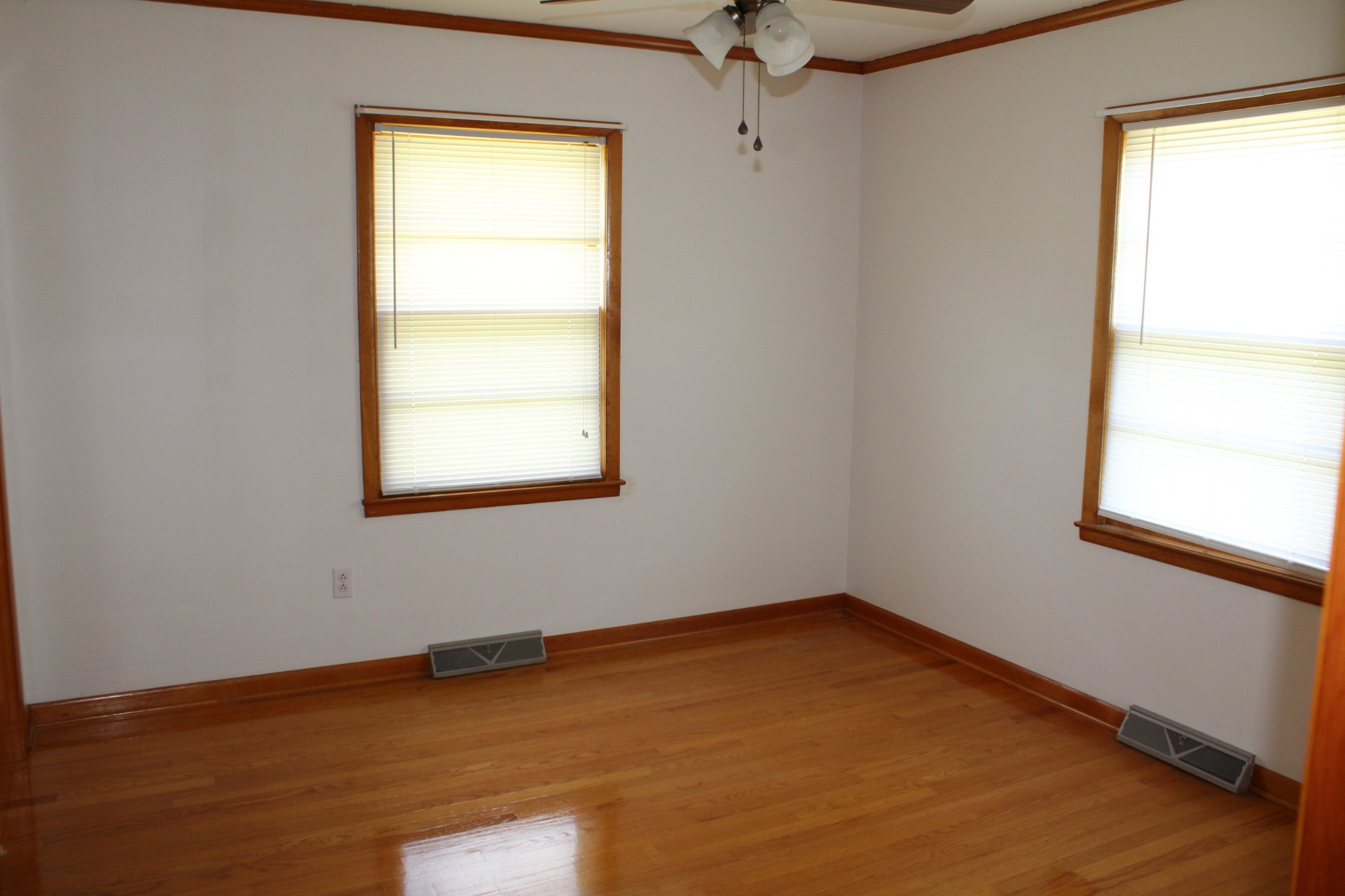 239 Mill Street Viola, TN 37357 - Photo 20 of 27 an empty room with a window