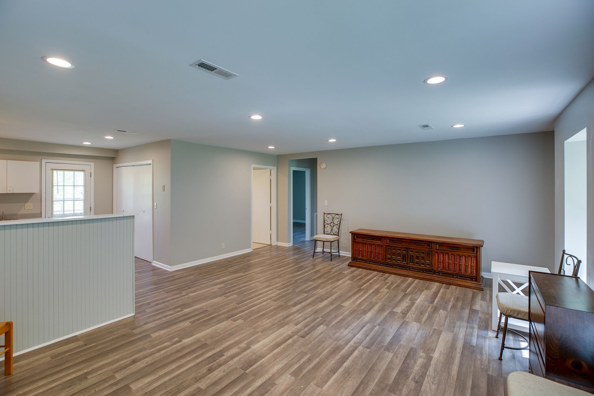 2231 North Road Murfreesboro, TN 37128 - Photo 38 of 45 a empty room with wooden floor and furniture