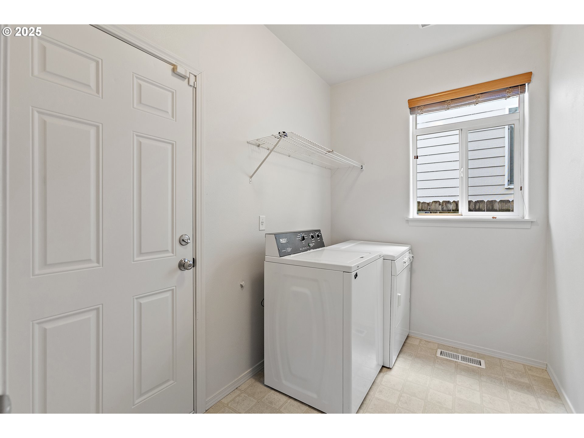 2812 Northeast 120th Avenue Vancouver, WA 98682 - Photo 21 of 27 a utility room with dryer and washer