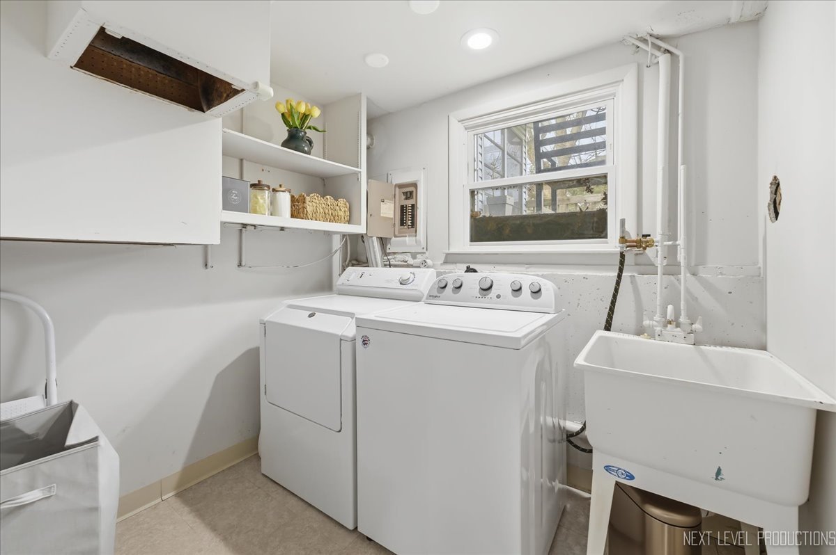 1209 Laurel Lane Naperville, IL 60540 - Photo 20 of 28 a utility room with dryer and washer