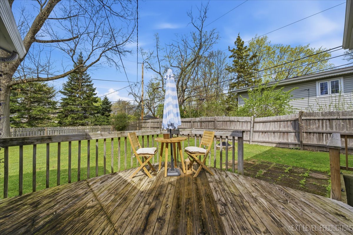 1209 Laurel Lane Naperville, IL 60540 - Photo 21 of 28 a view of balcony with dining table and chairs