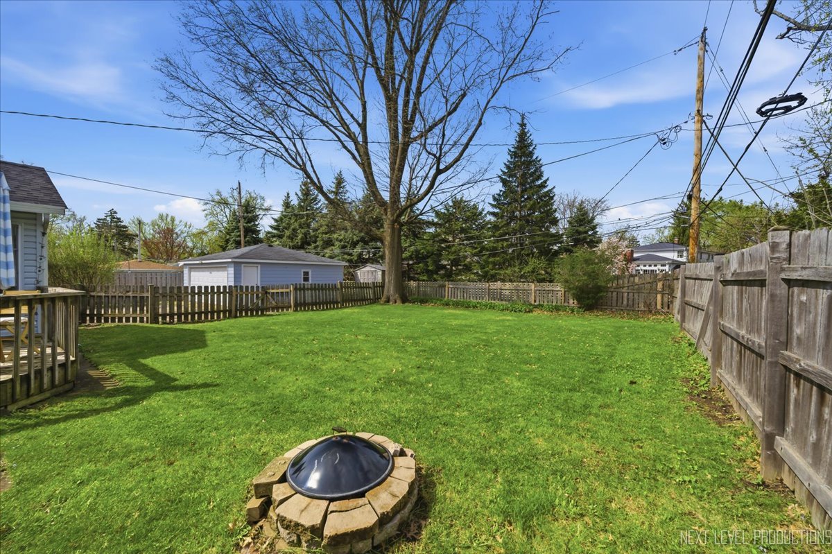 1209 Laurel Lane Naperville, IL 60540 - Photo 22 of 28 a backyard of a house with table and chairs