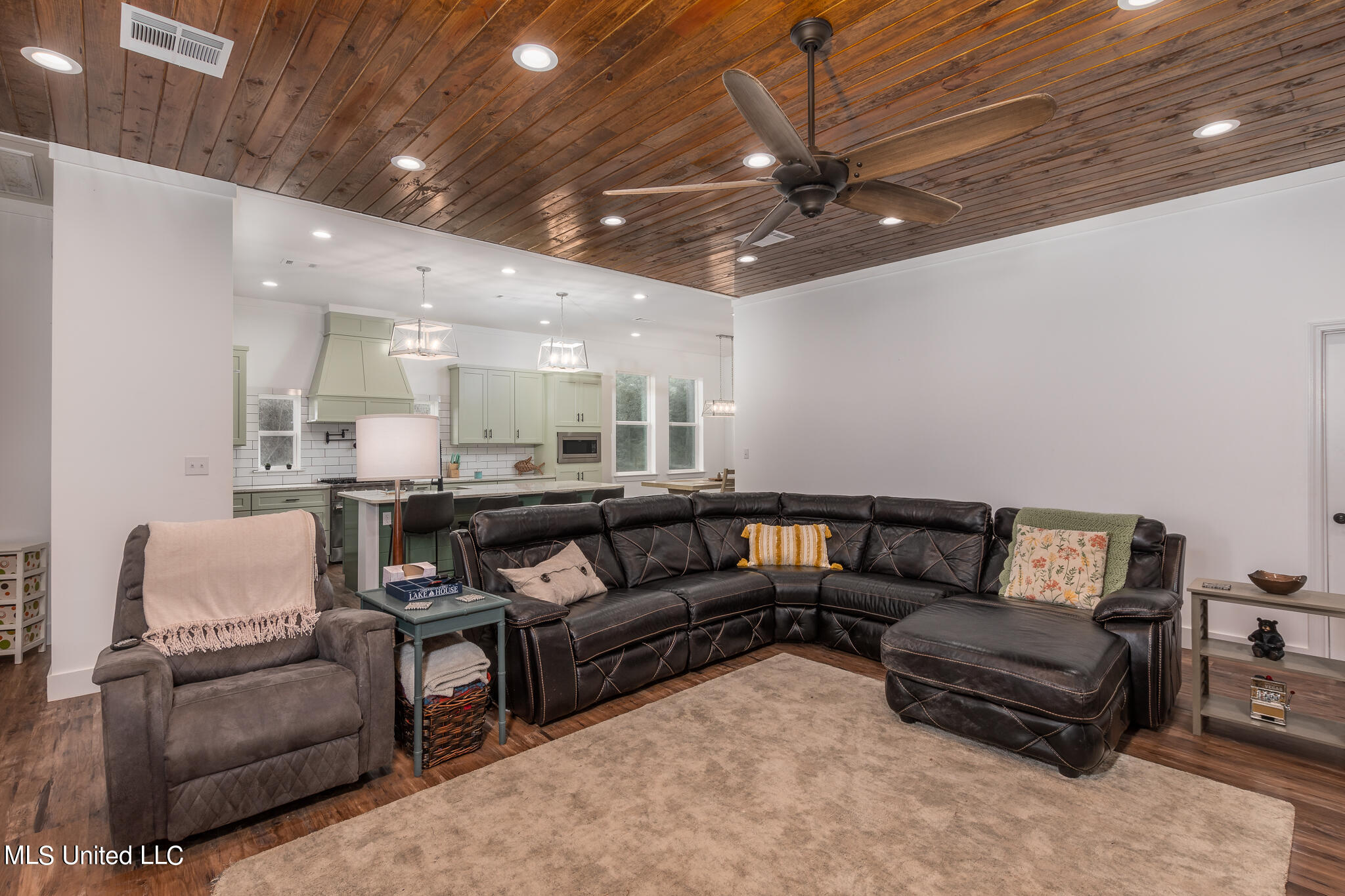 5279 Highway 13 Lumberton, MS 39455 - Photo 12 of 38 Living area