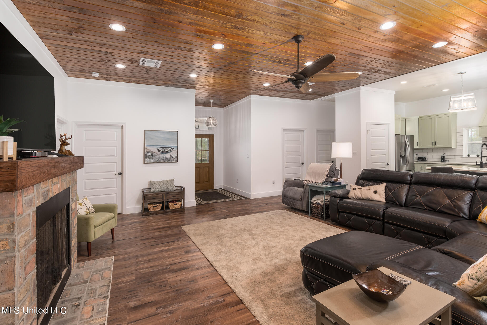 5279 Highway 13 Lumberton, MS 39455 - Photo 13 of 38 Living area v2
