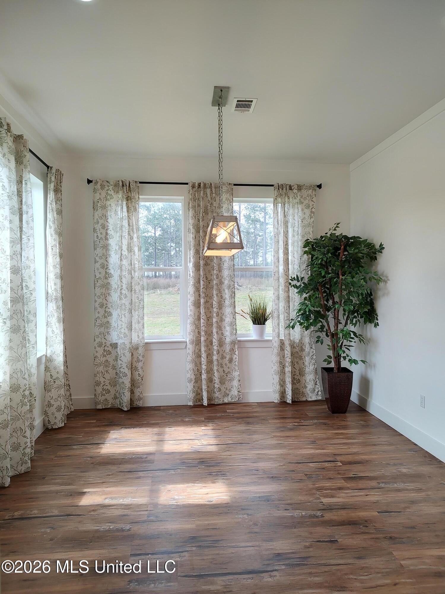 5279 Highway 13 Lumberton, MS 39455 - Photo 18 of 38 Dining area