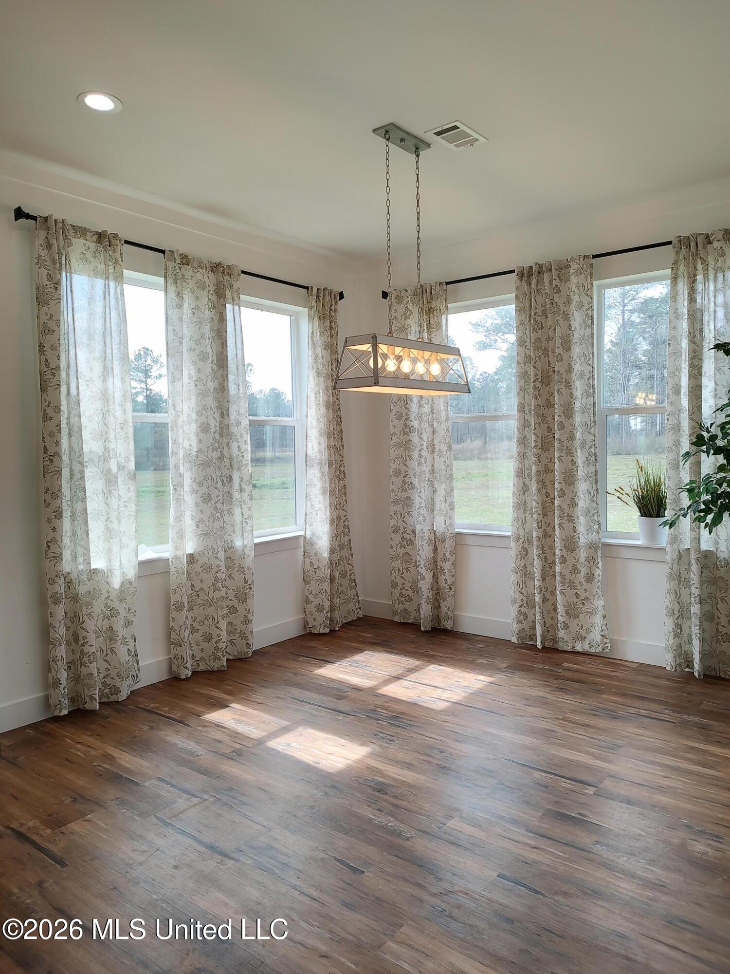 5279 Highway 13 Lumberton, MS 39455 - Photo 19 of 38 Dining area