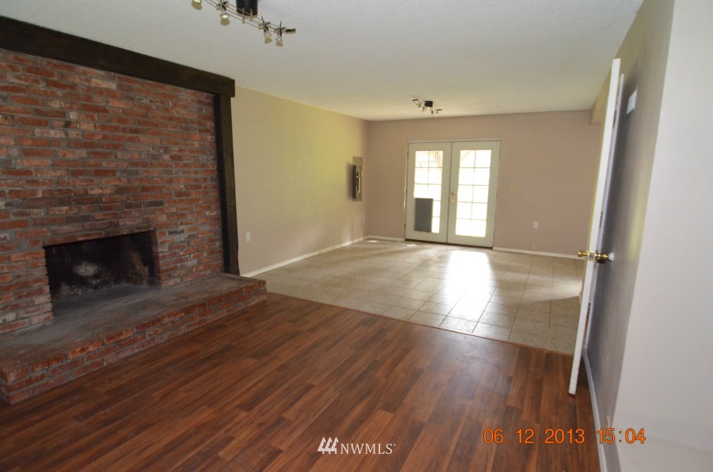 4213 Northeast 17th Street Renton, WA 98059 - Photo 12 of 15