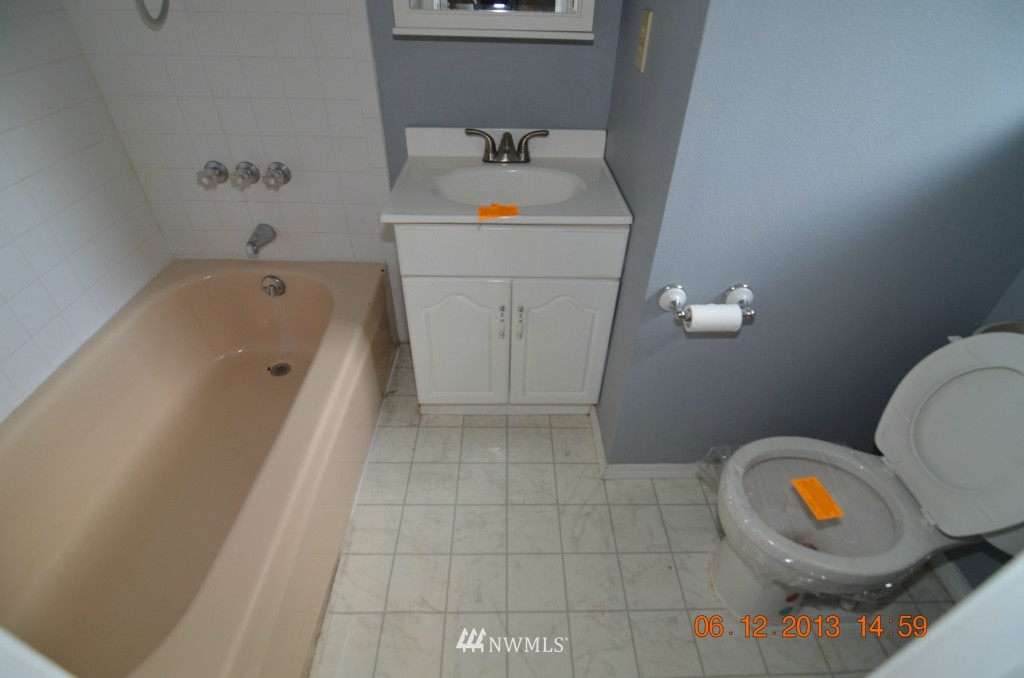 4213 Northeast 17th Street Renton, WA 98059 - Photo 14 of 15