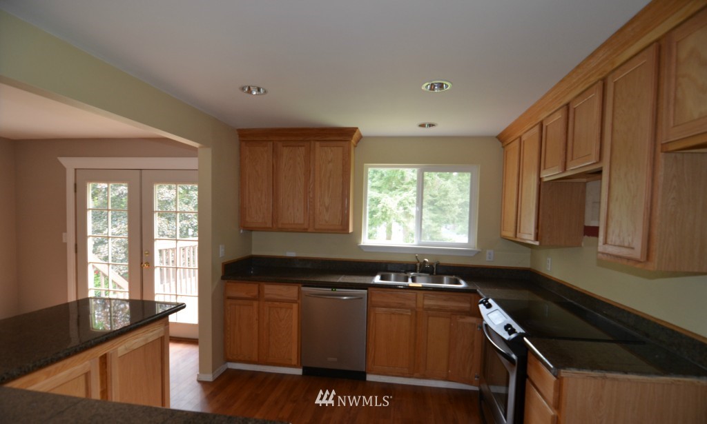 4213 Northeast 17th Street Renton, WA 98059 - Photo 5 of 15