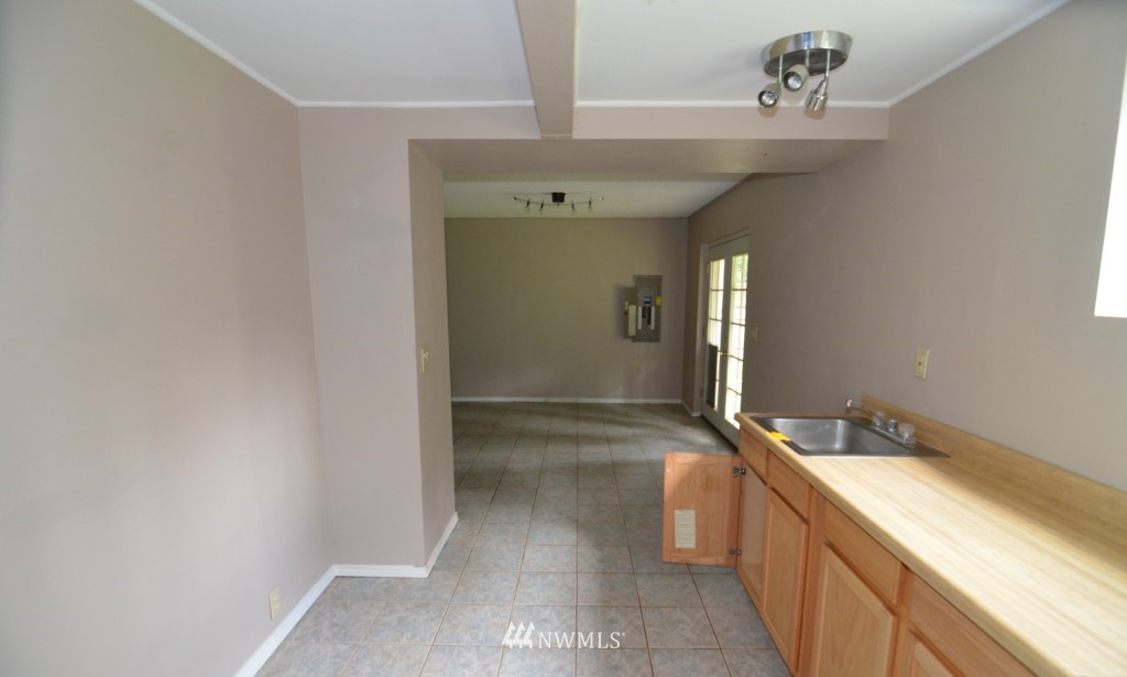 4213 Northeast 17th Street Renton, WA 98059 - Photo 6 of 15