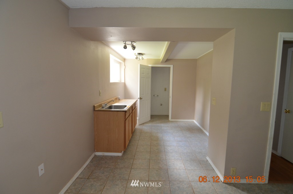 4213 Northeast 17th Street Renton, WA 98059 - Photo 7 of 15