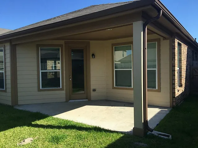 a view of a back yard of the house
