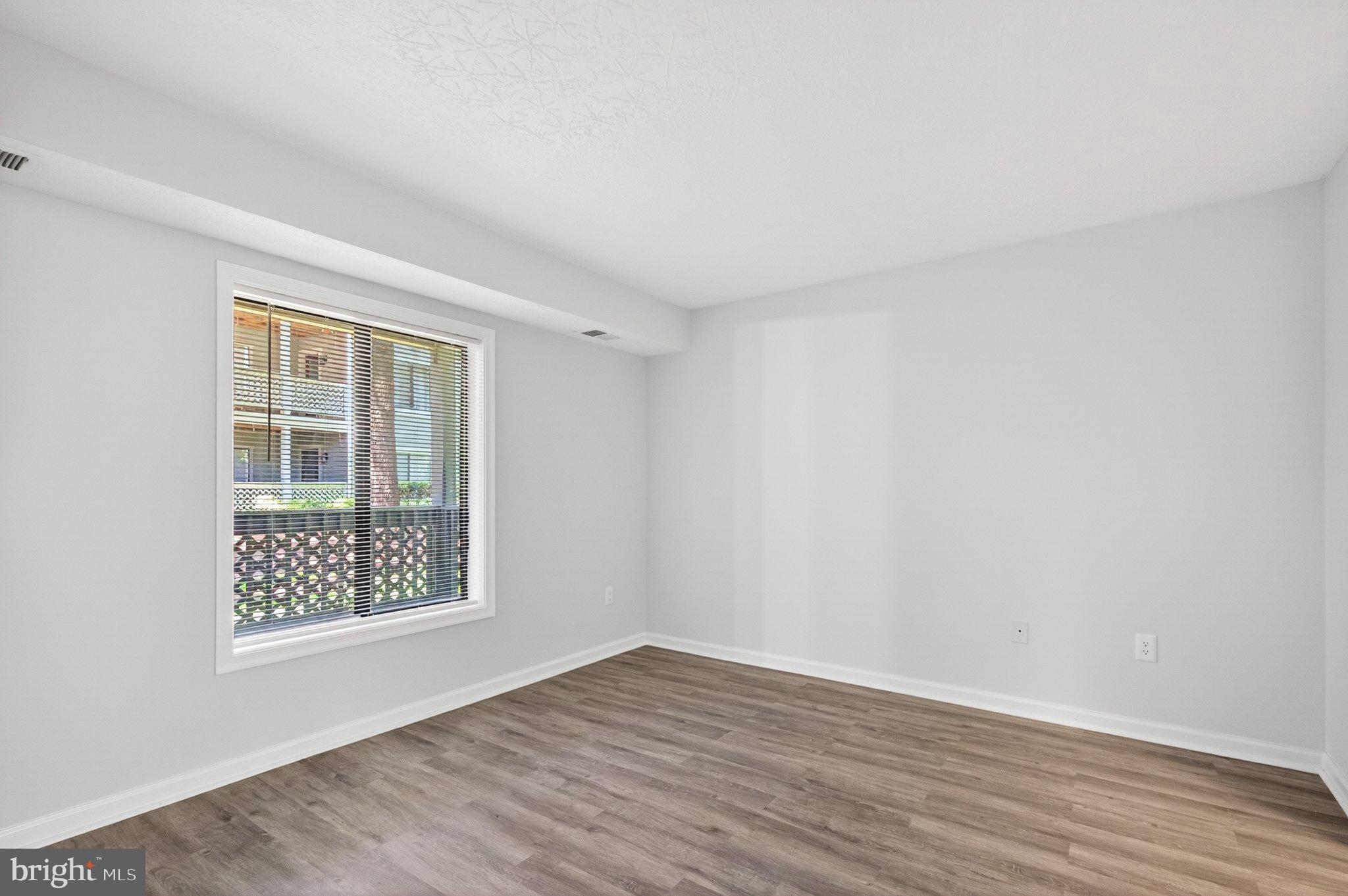2281 Hunter's Run Drive, Unit 2281 Reston, VA 20191 - Photo 18 of 25 Bright and airy blank canvas space.