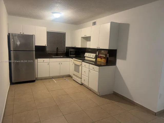 $1,950 | 6278 West 22nd Court, Unit 12, Hialeah, FL 33016