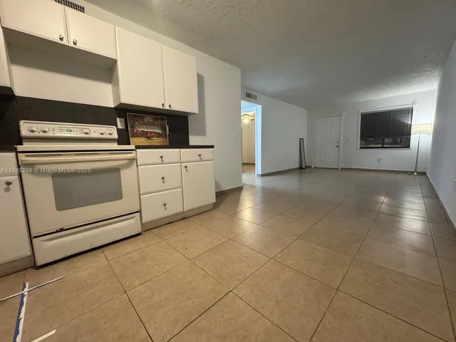 $1,950 | 6278 West 22nd Court, Unit 12, Hialeah, FL 33016
