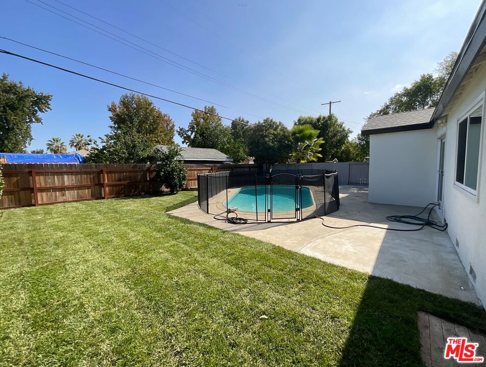 6906 Balcom Avenue Reseda, CA 91335 - Photo 8 of 19 a view of a backyard with a garden and plants