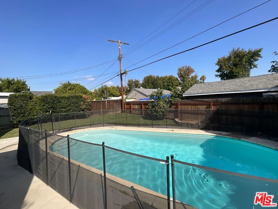 6906 Balcom Avenue Reseda, CA 91335 - Photo 9 of 19 a view of a terrace with couches