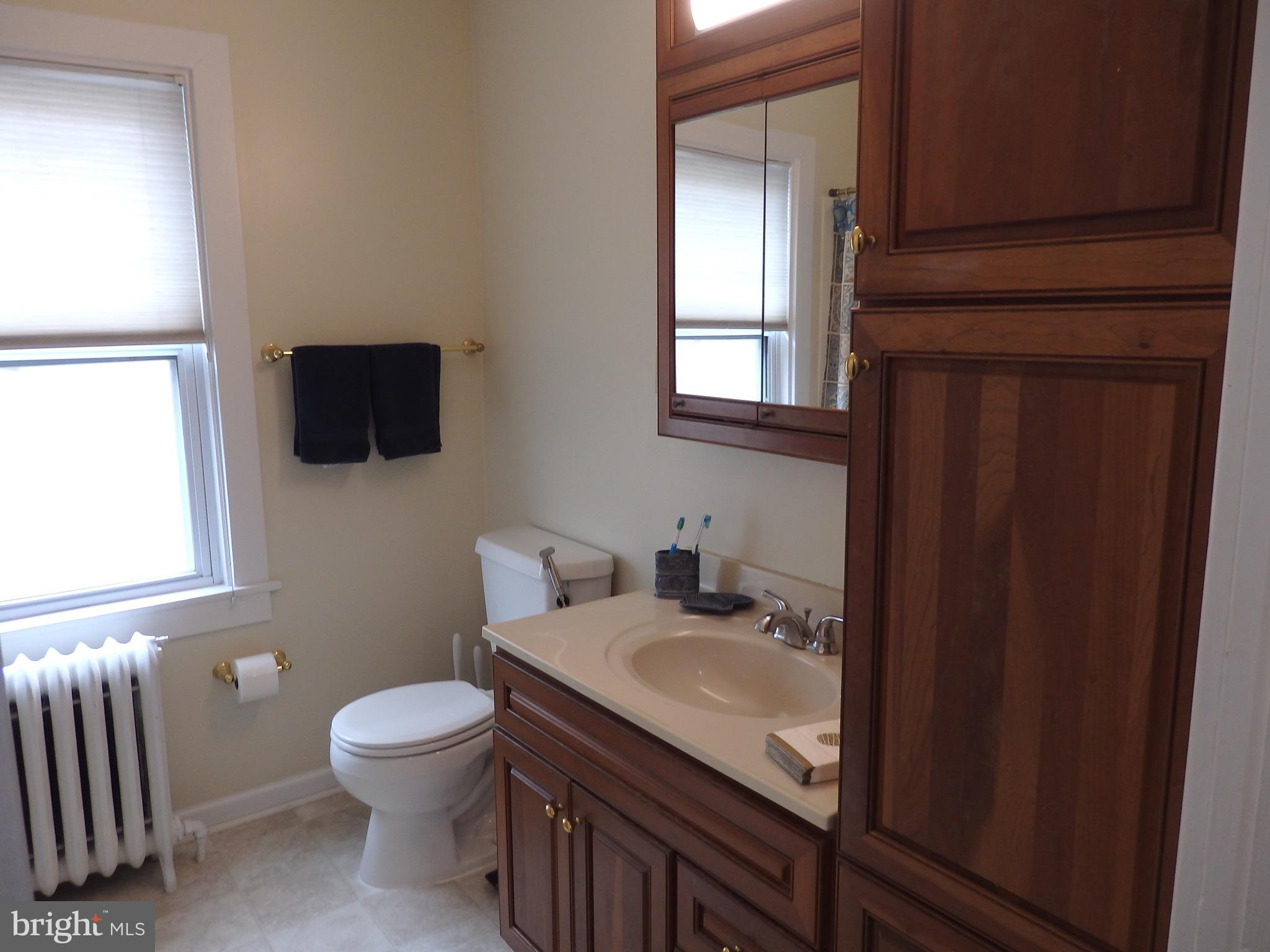 1509 Dickinson Road Havertown, PA 19083 - Photo 27 of 34 Hall Bath