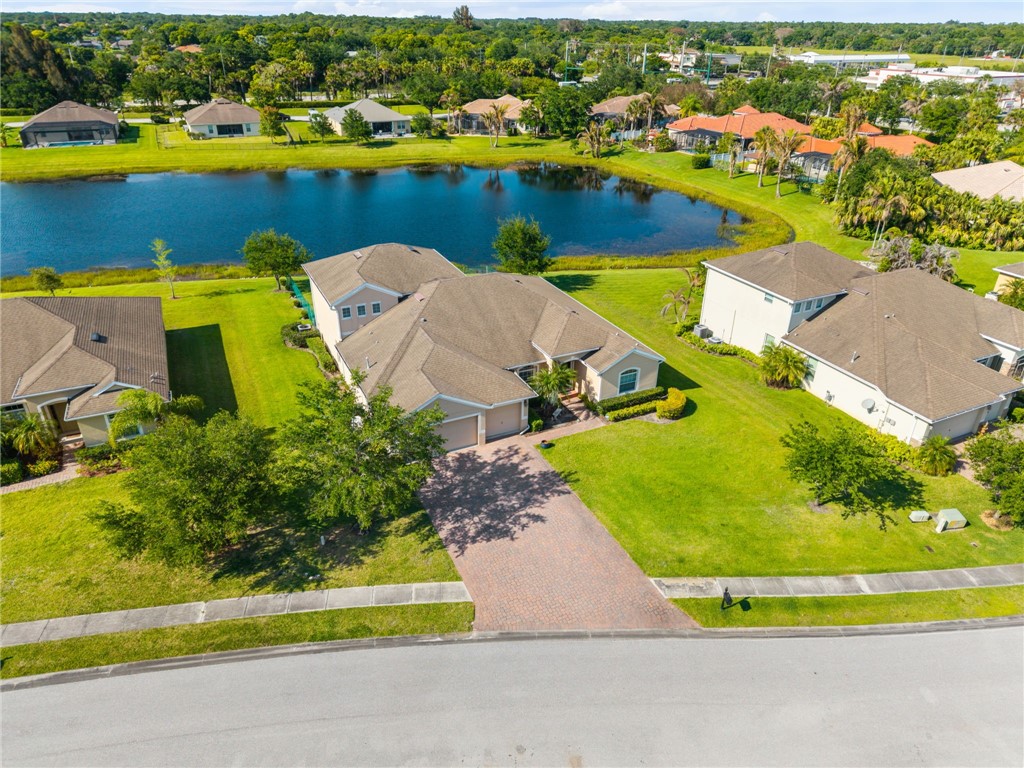 4370 9th Manor Southwest Vero Beach, FL 32968 - Photo 3 of 36