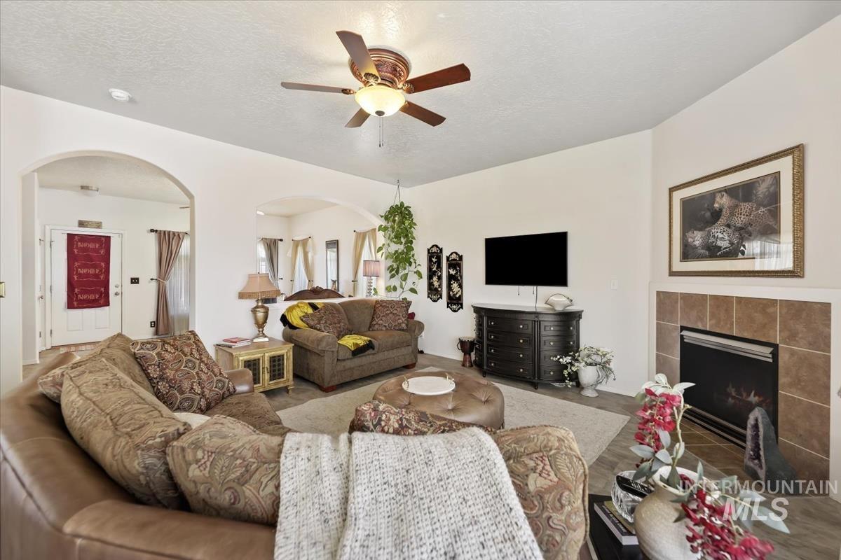 5209 Wallace Way Caldwell, ID 83607 - Photo 11 of 34