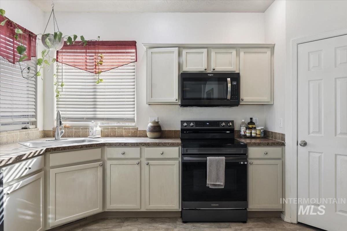 5209 Wallace Way Caldwell, ID 83607 - Photo 17 of 34