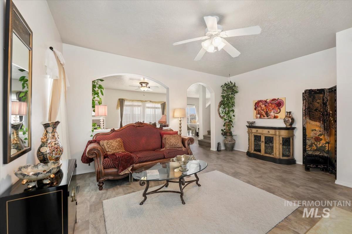 5209 Wallace Way Caldwell, ID 83607 - Photo 5 of 34