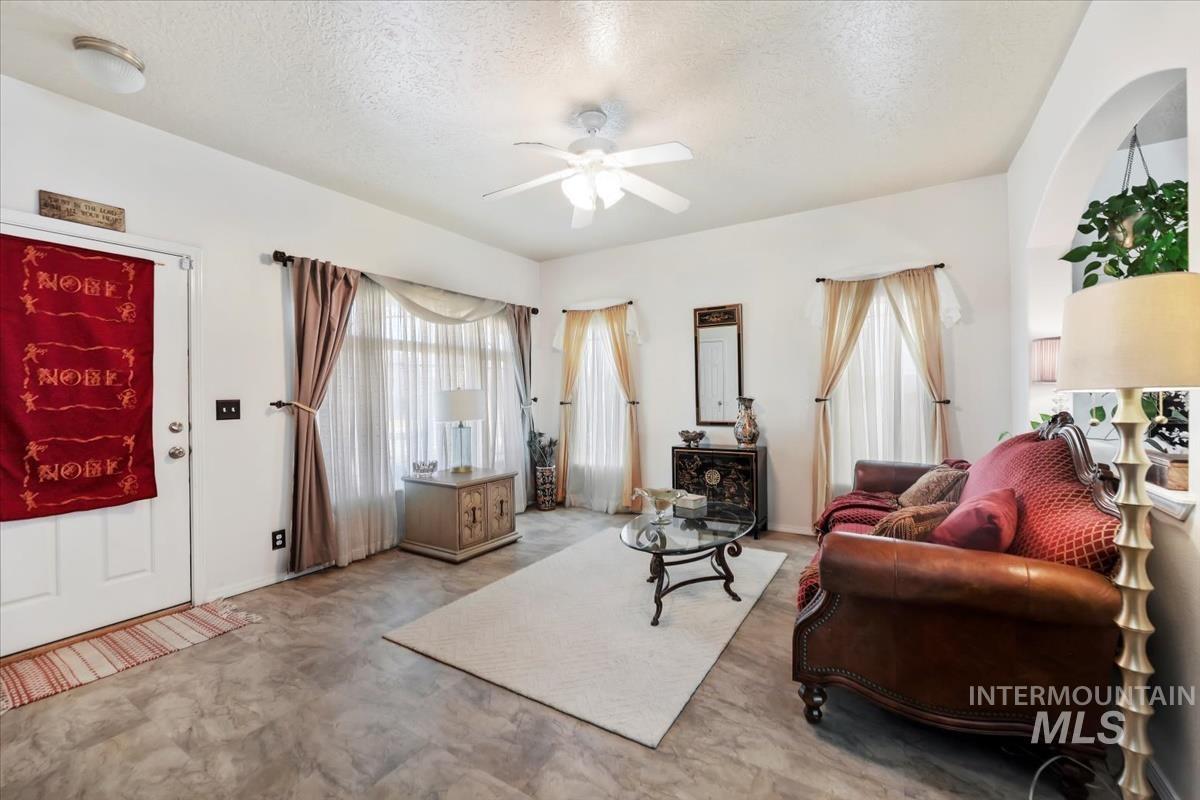 5209 Wallace Way Caldwell, ID 83607 - Photo 6 of 34