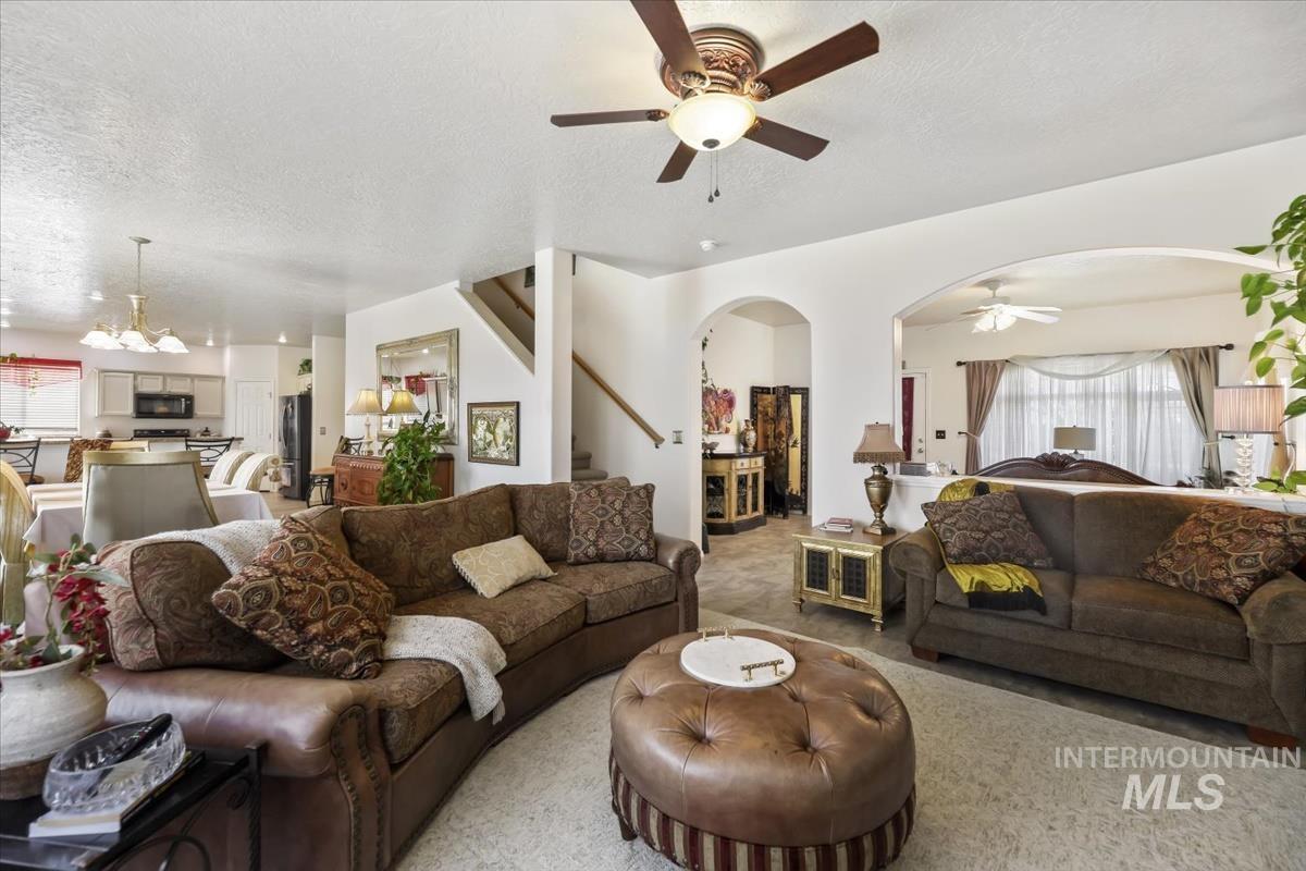 5209 Wallace Way Caldwell, ID 83607 - Photo 10 of 34