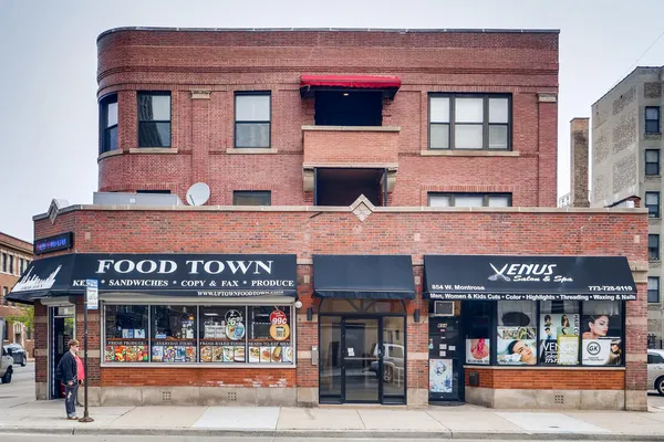 $2,200 | 856 West Montrose Avenue, Unit 2A, Chicago, IL 60613