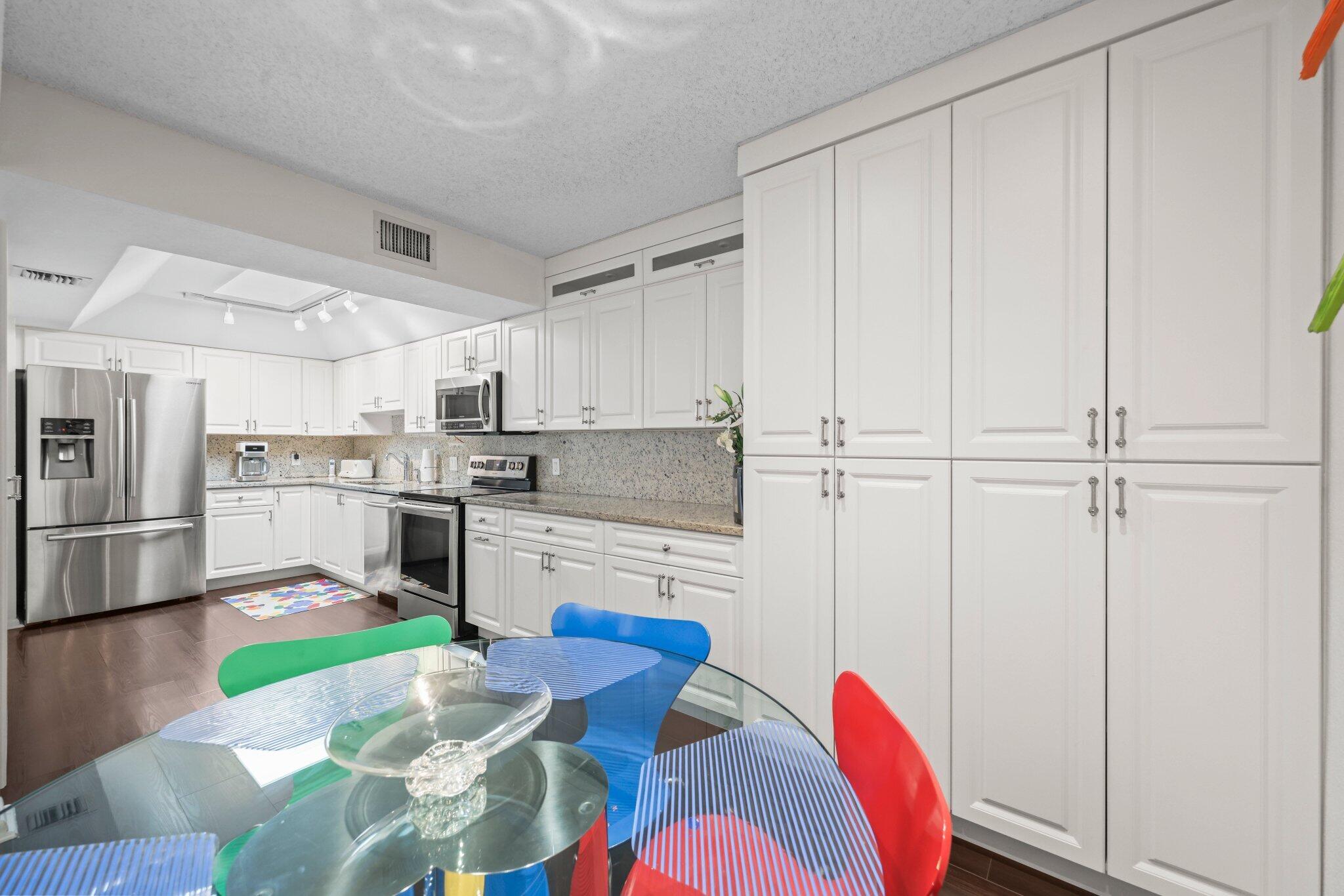 7370 Orangewood Lane, Unit 302 Boca Raton, FL 33433 - Photo 18 of 38 Breakfast Area