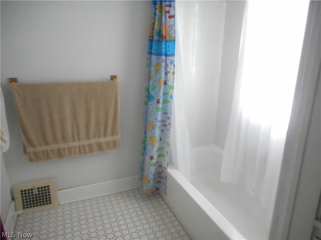 3882 Northampton Road Cleveland Heights, OH 44121 - Photo 9 of 15