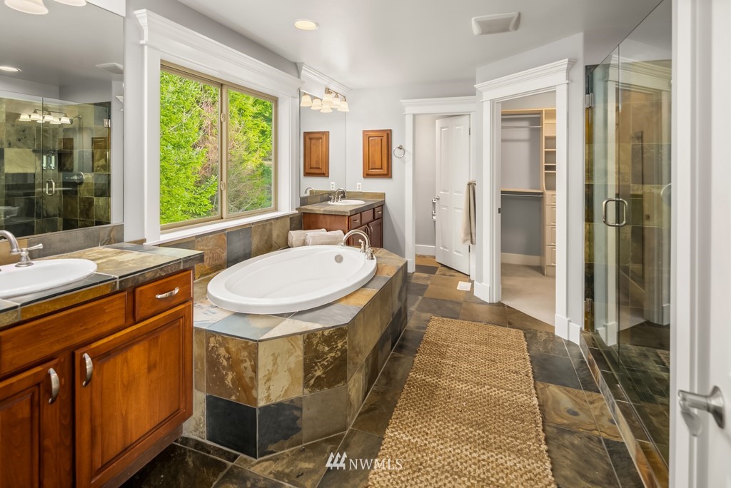 2989 Northeast Davis Loop Issaquah, WA 98029 - Photo 26 of 37 a bathroom with a sink a mirror and a bathtub