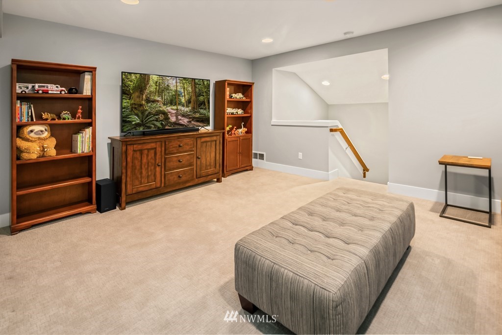2989 Northeast Davis Loop Issaquah, WA 98029 - Photo 32 of 37 a bed room with a bed and dresser