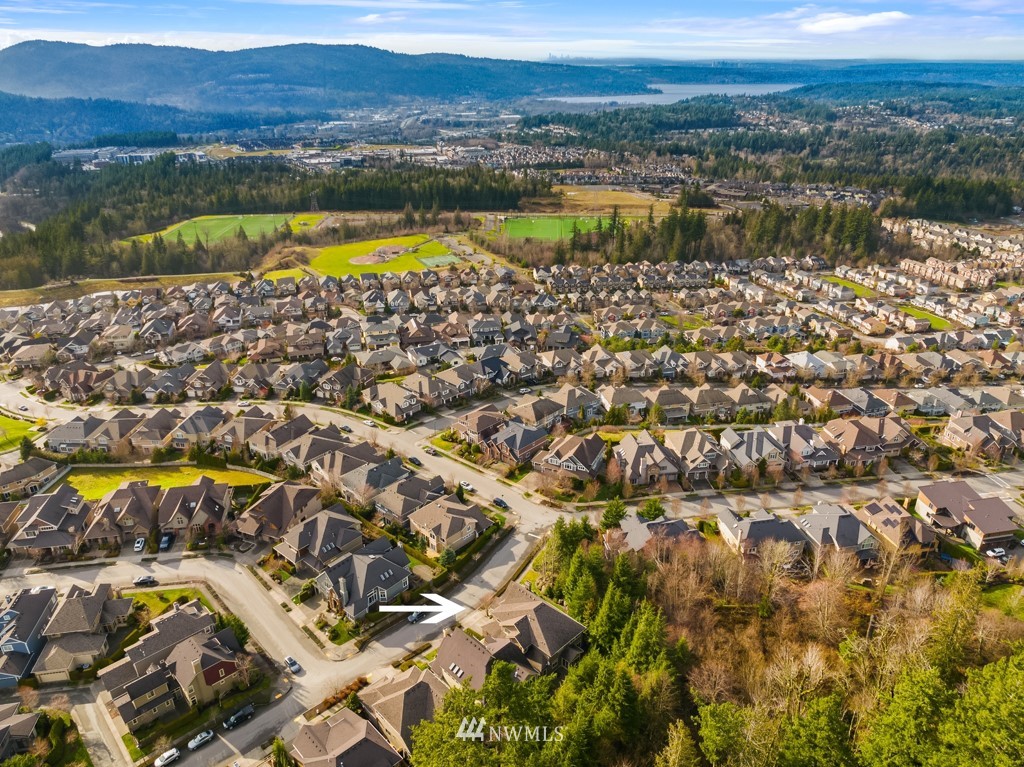 2989 Northeast Davis Loop Issaquah, WA 98029 - Photo 36 of 37 a view of a city with lake view