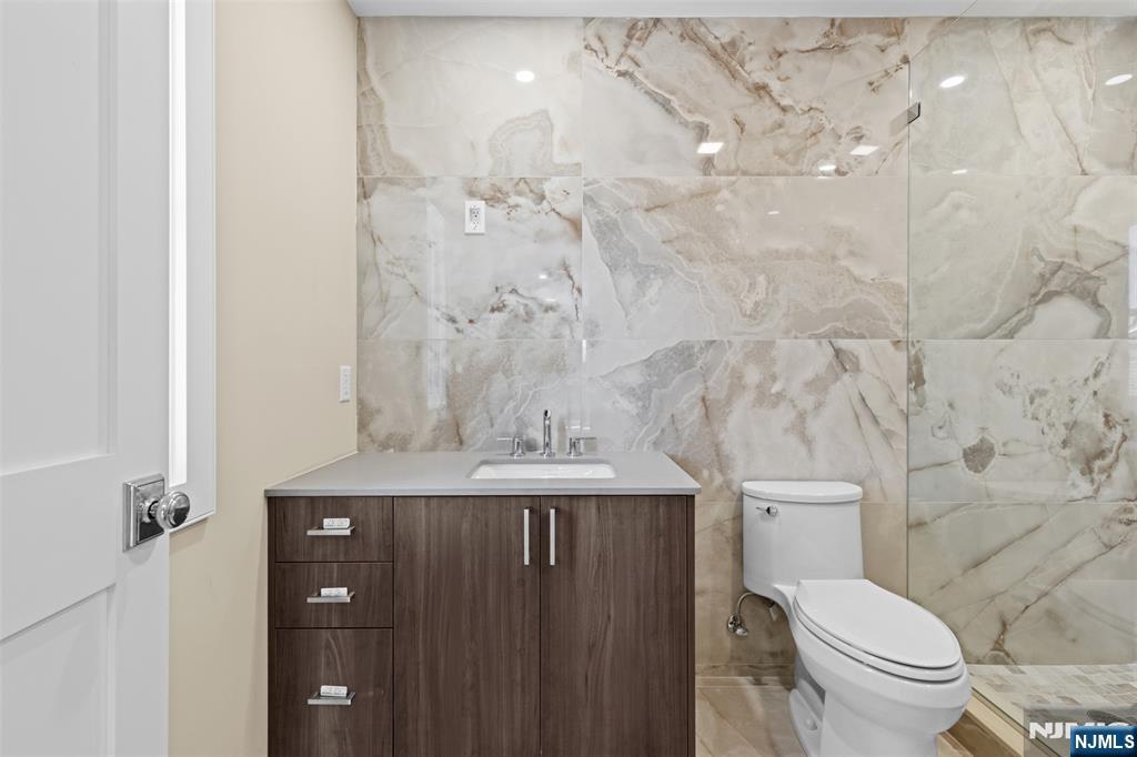 416 North 8th Street Fairview, NJ 07022 - Photo 26 of 45
