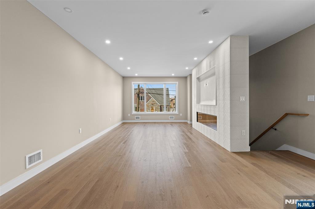 416 North 8th Street Fairview, NJ 07022 - Photo 4 of 45