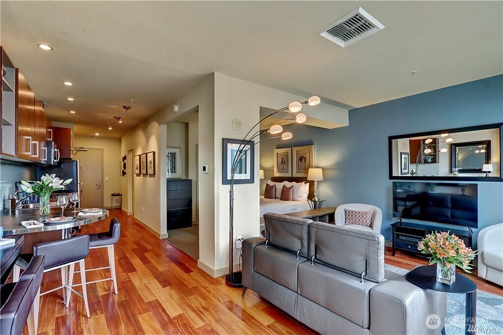 910 Lenora Street, Unit S1404 Seattle, WA 98121 - Photo 5 of 17