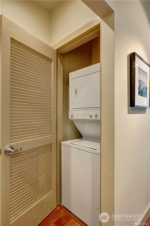 910 Lenora Street, Unit S1404 Seattle, WA 98121 - Photo 8 of 17