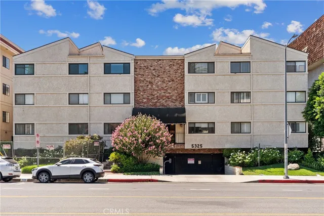 $699,000 | 5325 Lindley Avenue, Unit 106, Tarzana, CA 91356