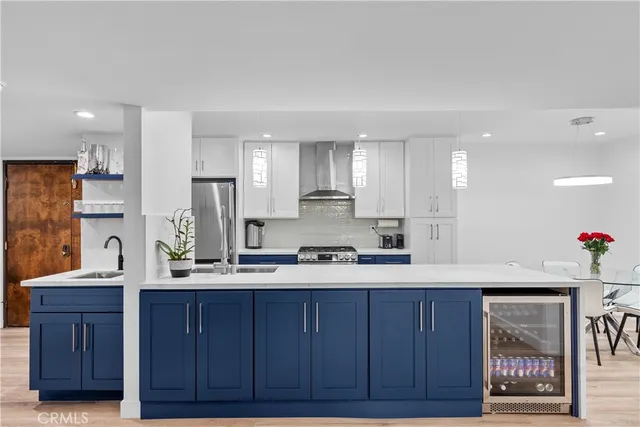 $699,000 | 5325 Lindley Avenue, Unit 106, Tarzana, CA 91356