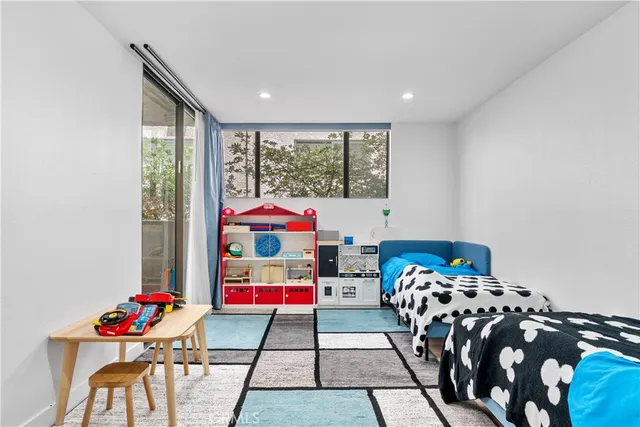 $699,000 | 5325 Lindley Avenue, Unit 106, Tarzana, CA 91356